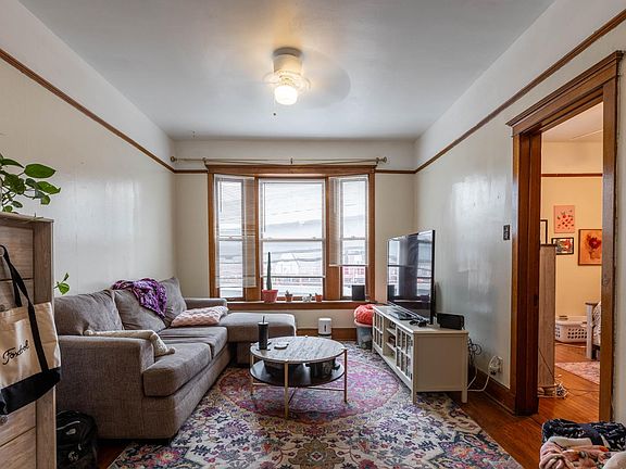 3rd image of 3326 N Clark St APT 3R