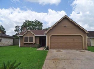 208 Laurie Ln, Angleton, TX 77515