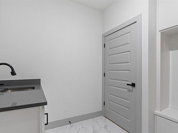 5th image of 3 Stoneleigh Ln
