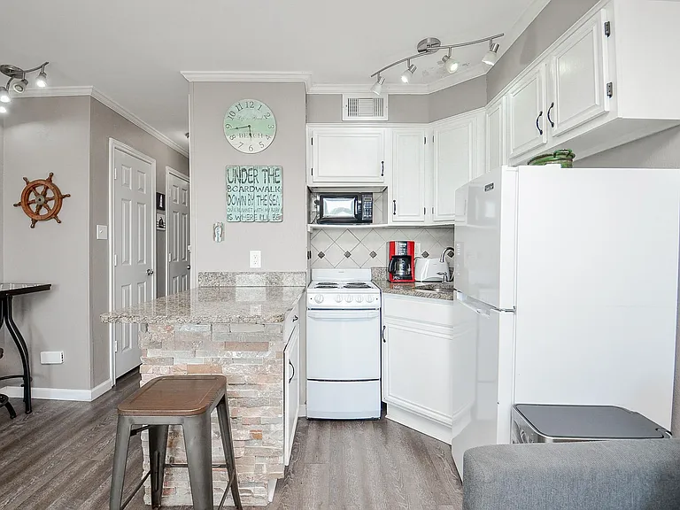 6102 Seawall Blvd #102B — Photo 35