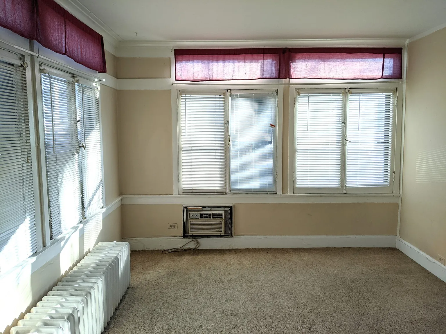 1 bed, 900 sqft, $1,115 — Photo 1
