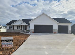 W6969 Ridgeline Trl, Greenville, WI 54942