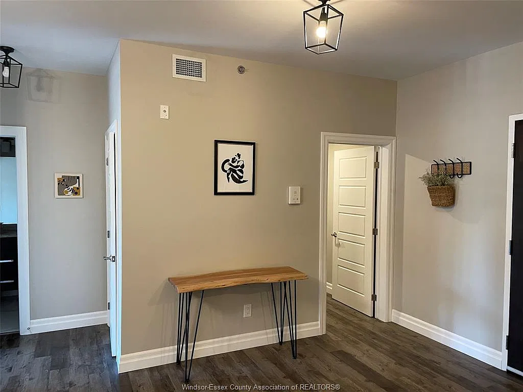 2 bed, 2.0 bath, 1139 sqft, $2,300 — Photo 2
