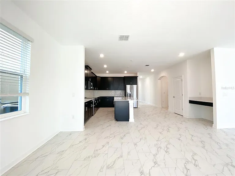 977 Leader St — Photo 6