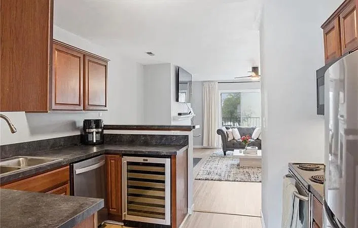2 bed, 1094 sqft, $2,250 — Photo 3