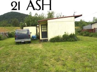 21 Ash Rd, Klamath, CA 95548