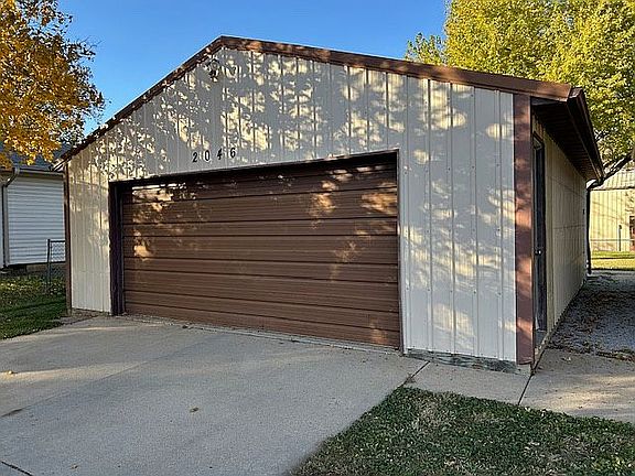 Detached Garage