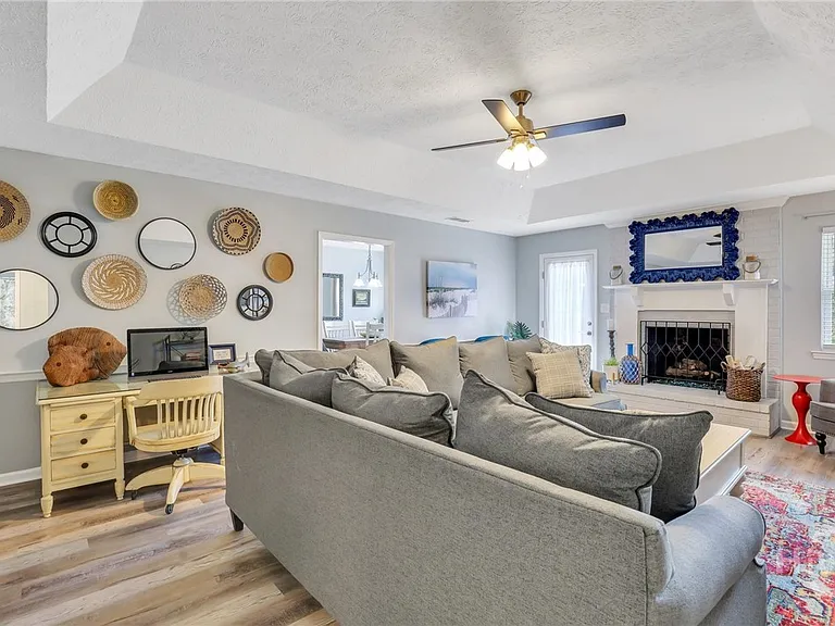 10 Wyckfield Ct — Photo 2