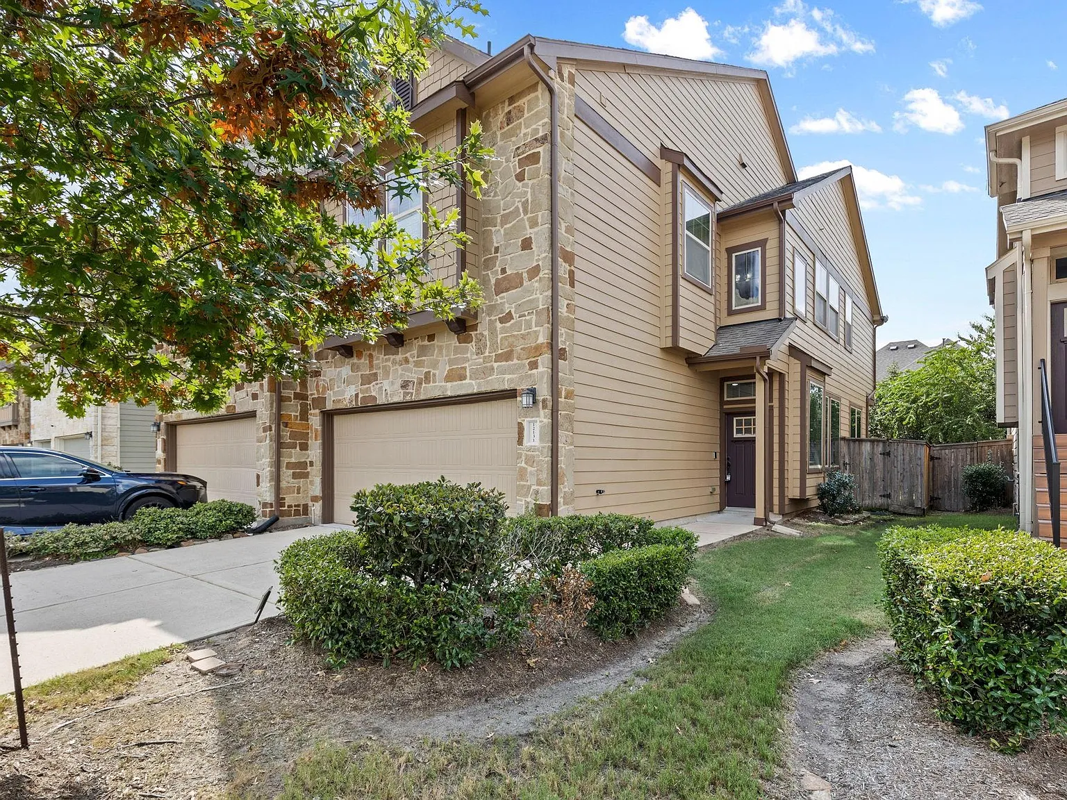 3 bed, 2.5 bath, 1860 sqft, $2,350 — Photo 2