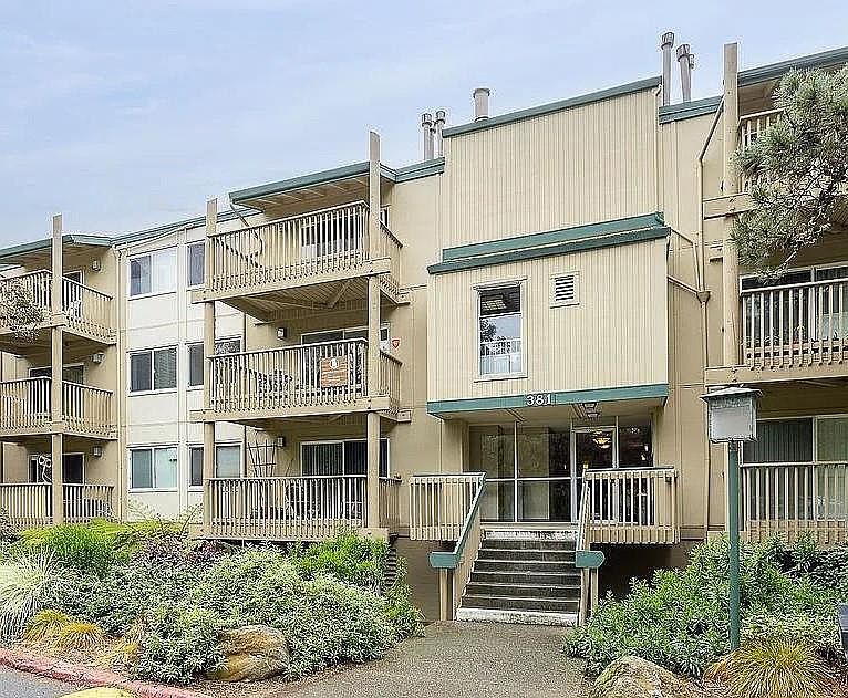1st image of 381 Half Moon Ln APT 209