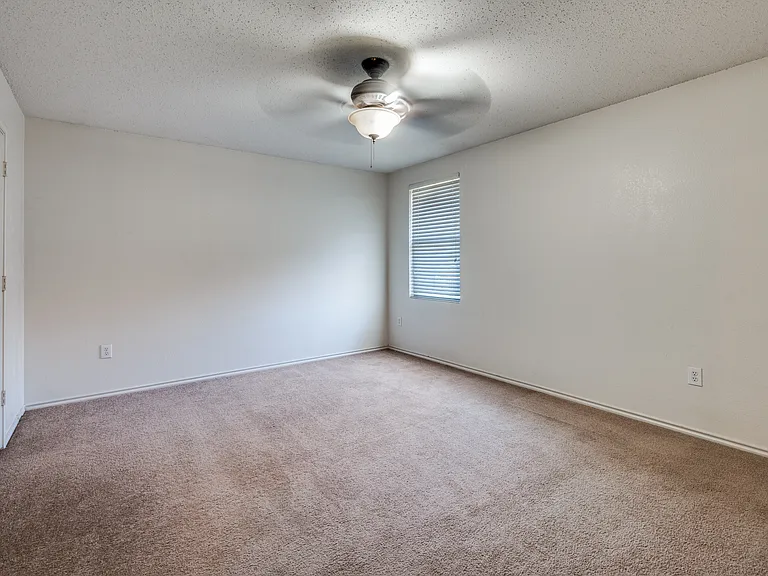 8402 Olivia Meadow Dr — Photo 15