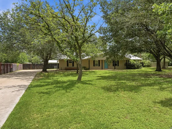 111 Deer Run, Pleasanton, TX 78064