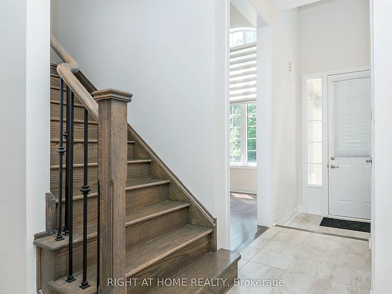 8 Monarch Dr — Photo 5