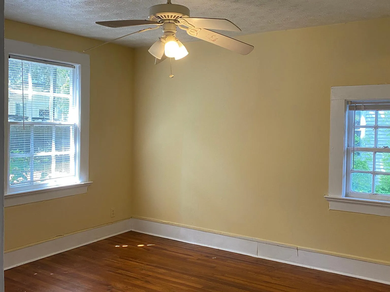 1710 Forest Ave — Photo 3