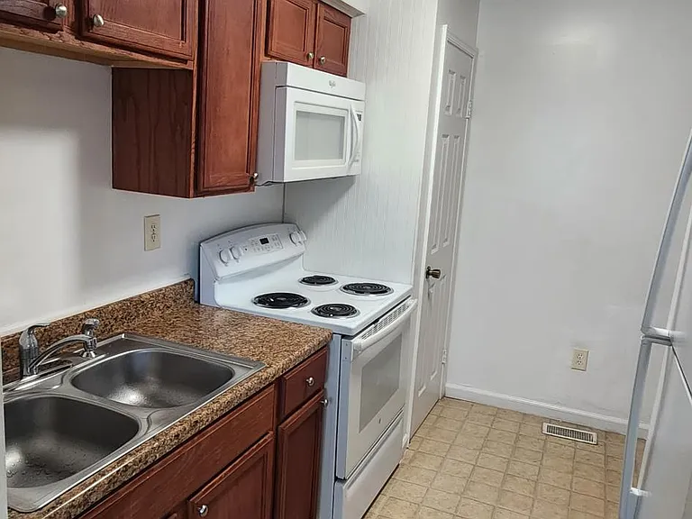 535 State St #1 — Photo 13