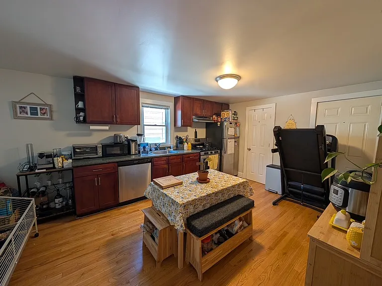 1746 W Beach Ave #CH1 — Photo 4