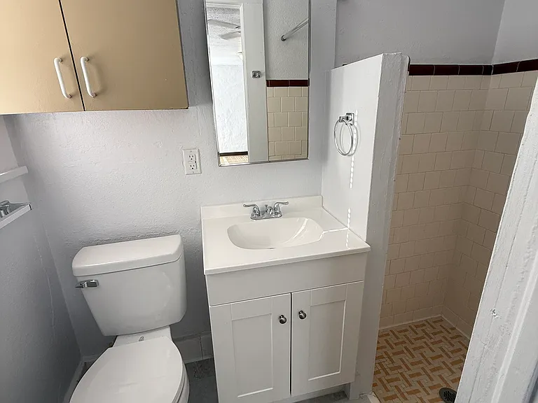 8 Orange Cir — Photo 3