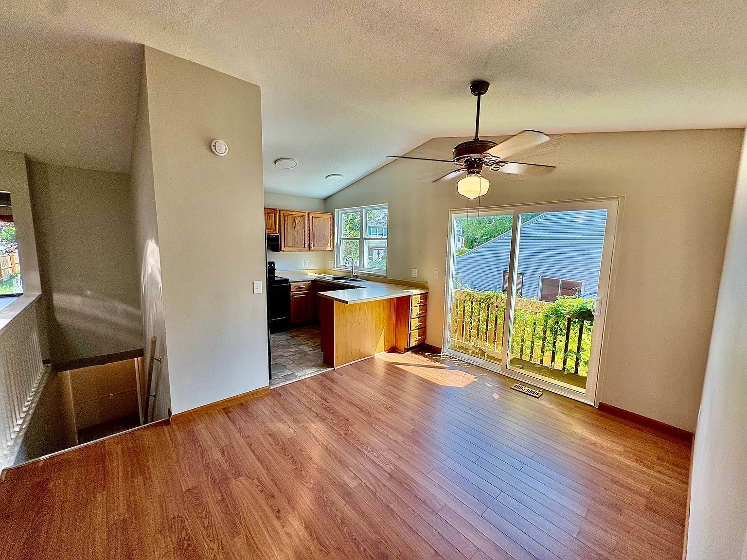 4 bed, 2000 sqft, $2,100 — Photo 2