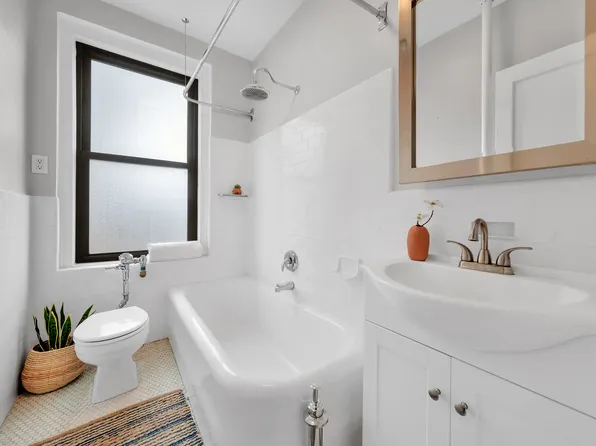 172 East 4th Street 8F image 2 of 9