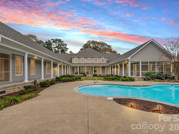 2nd image of 393 Youngs Bend Rd