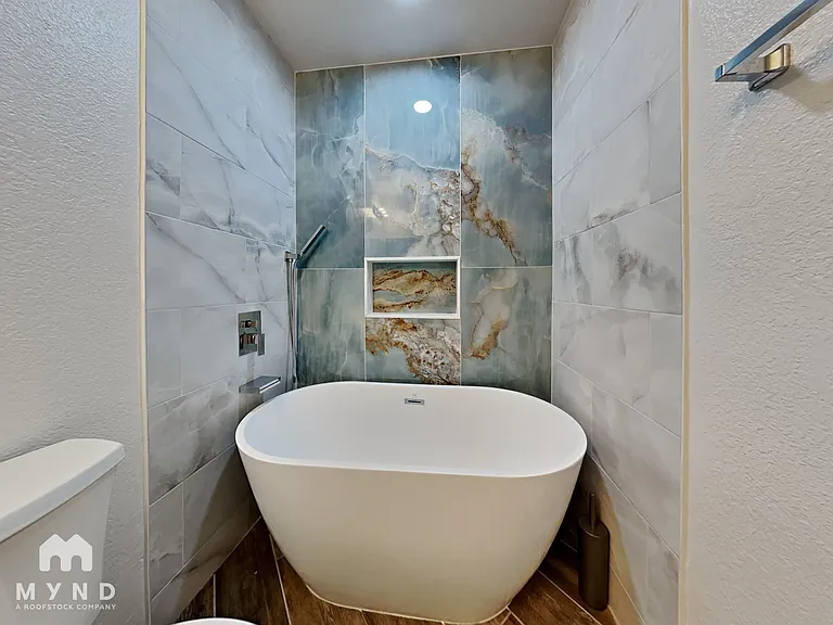 2265 W Ross Ave — Photo 17