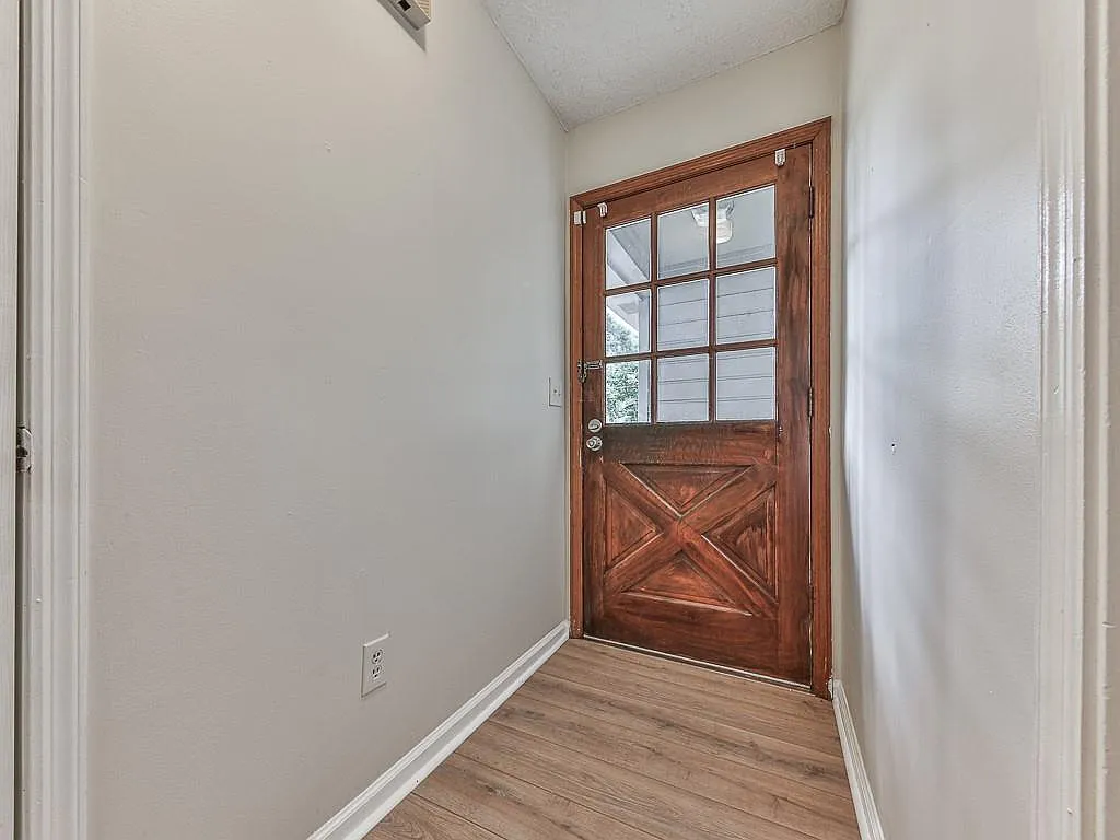 3 bed, 2.0 bath, 1416 sqft, $2,150 — Photo 3