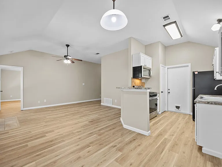 1806 Rusty Nail Loop — Photo 16