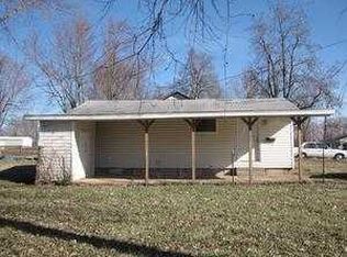 703 S Walnut St, Eldon, MO 65026