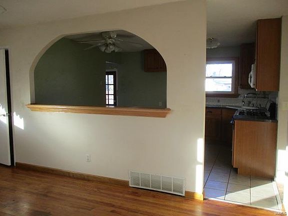 5th image of 1351 Reale Ave