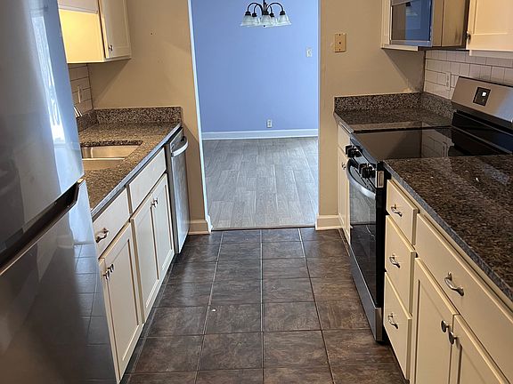 3rd image of 418 Berlin Dr