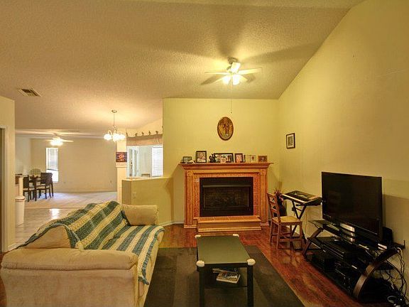 5th image of 375 Island Oaks Pl