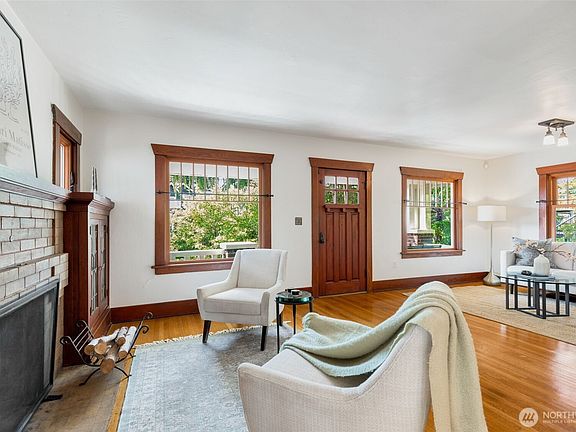 4th image of 3240 35th Avenue S
