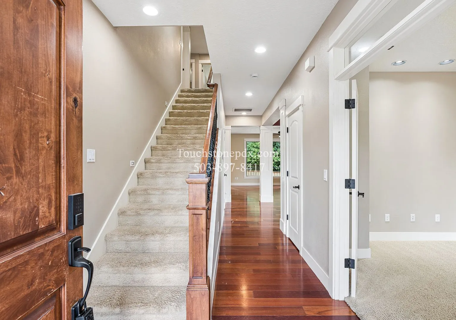 Beautiful, Spacious Sandy Home W/ 4 BD & 3.5 BA — Photo 4