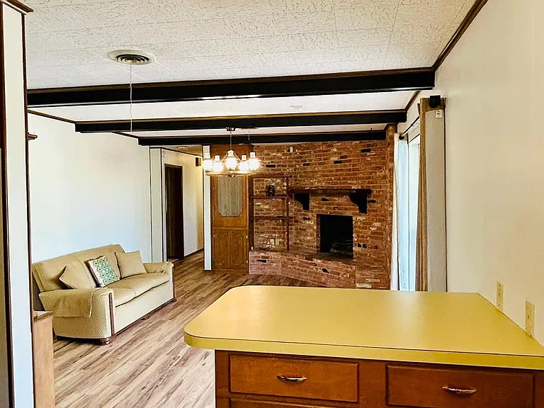 1040 N Highway 80 — Photo 14