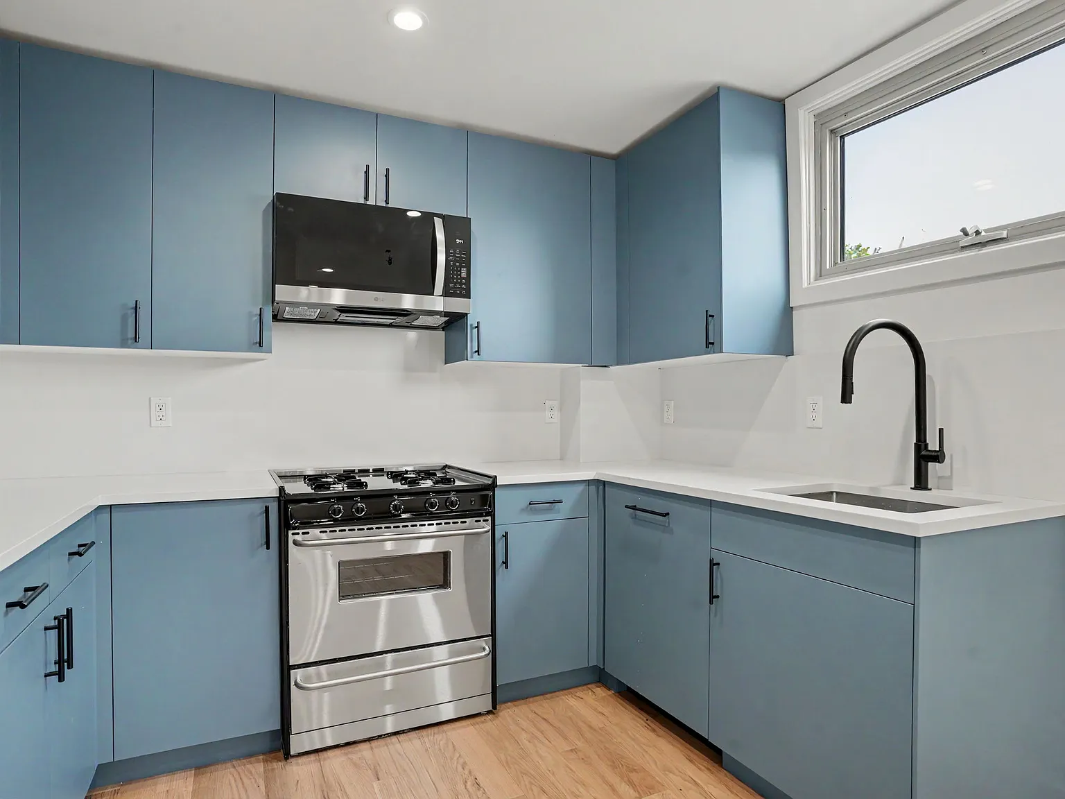 2 bed, $4,650 — Photo 2