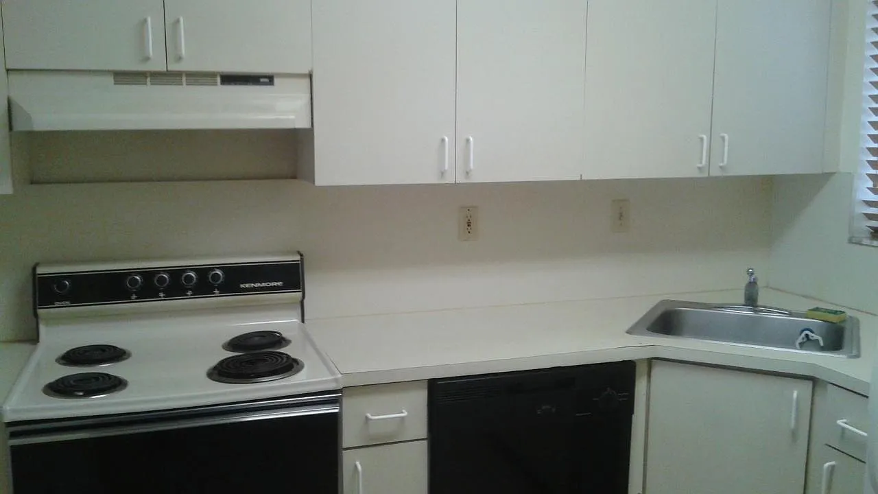 2 bed, 1.5 bath, 1025 sqft, $2,000 — Photo 2