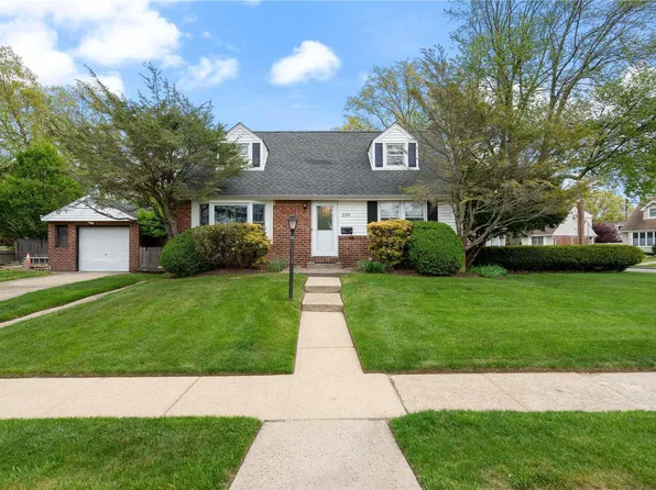 233 Wickshire Drive, East Meadow, NY 11554