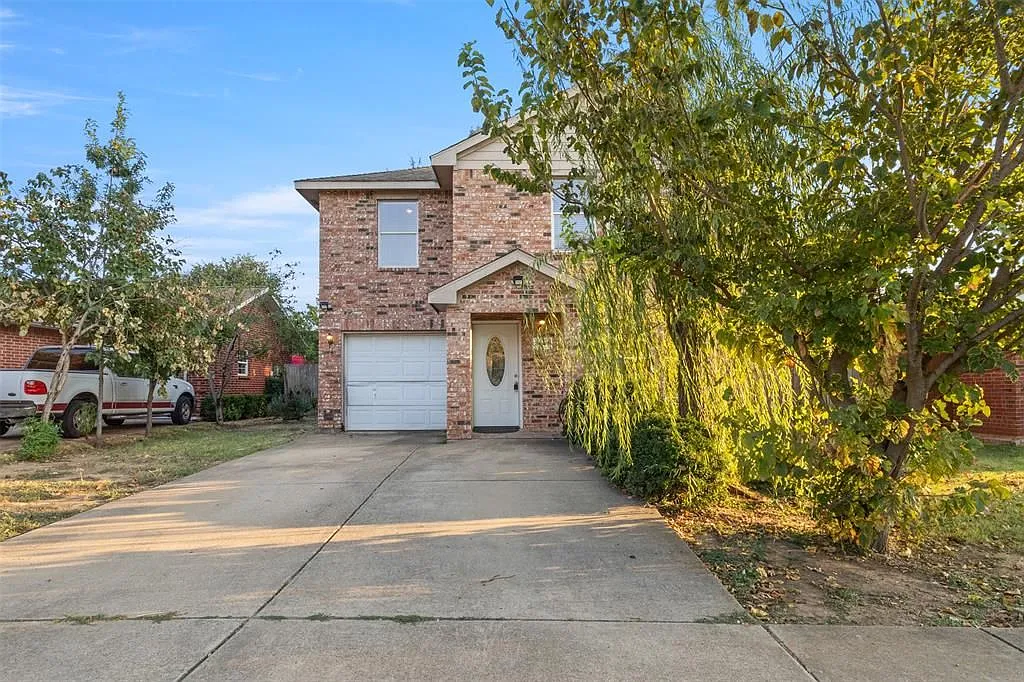 3 bed, 2.0 bath, 1198 sqft, $2,200 — Photo 1