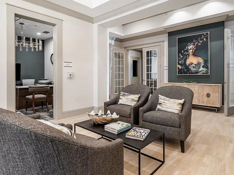 Chic Clubhouse
