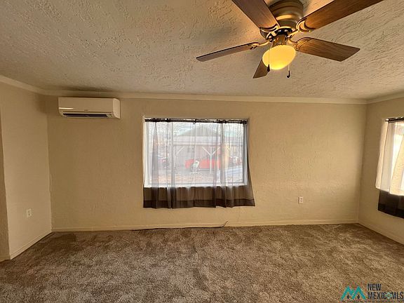 3rd image of 805 Grape St