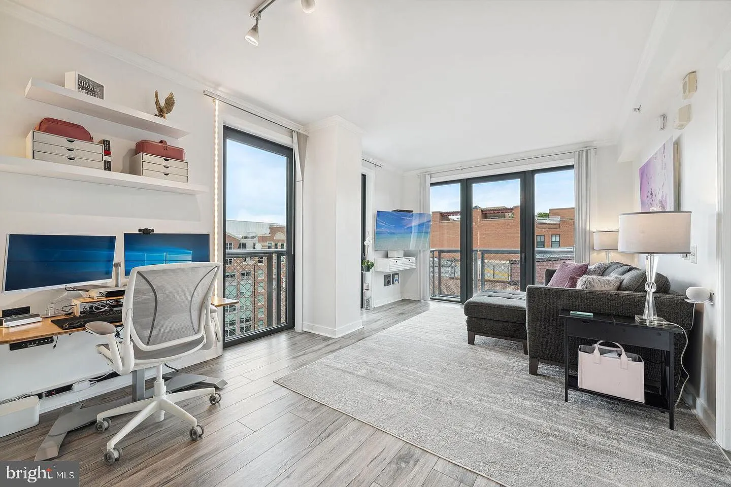 Central — Photo 1