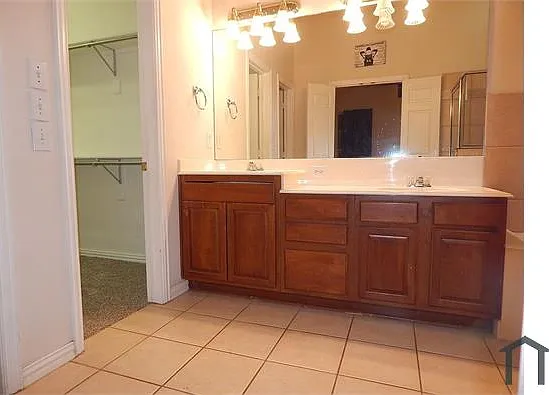 331 Regency Dr — Photo 3