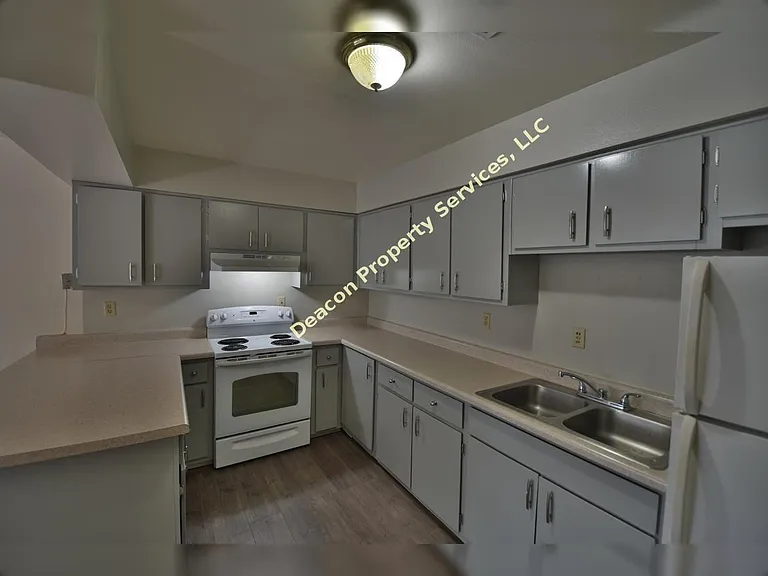 Morris Townhomes — Photo 6