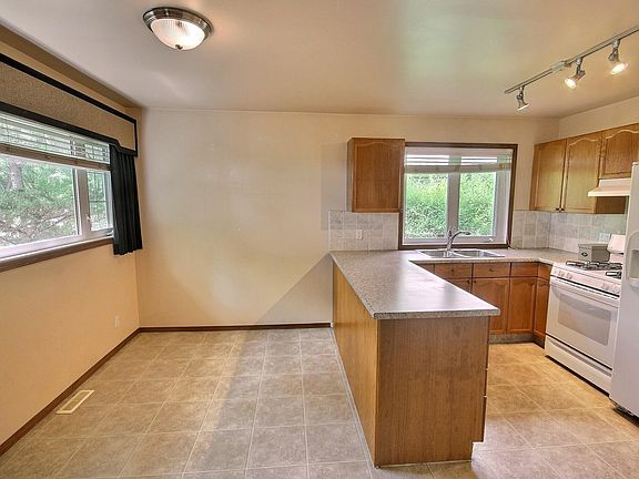 5th image of 9457 79th St NW
