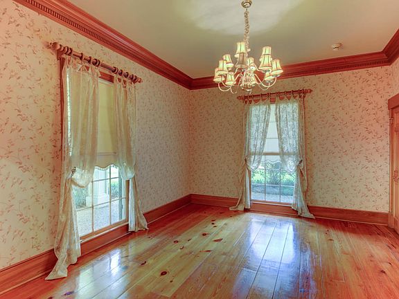 4th image of 3211 Ashwood Dr