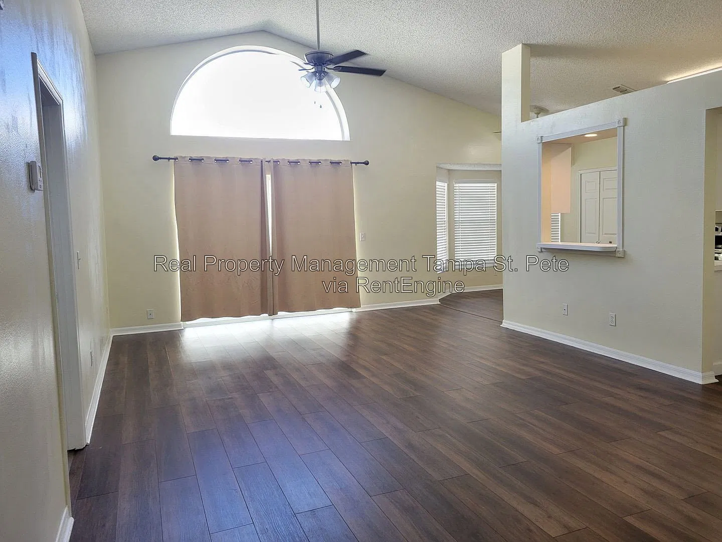 3 bed, 2.0 bath, 1466 sqft, $2,100 — Photo 3