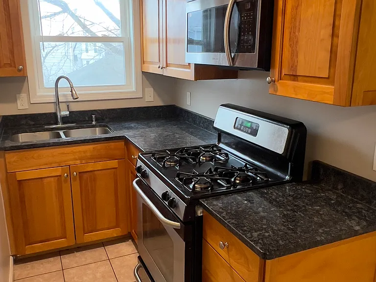 27 Ayr St #2 — Photo 12