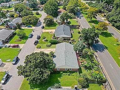 4 bed, 1861 sqft, $2,950 — Photo 2