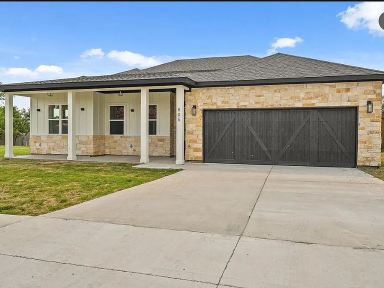 805 Hillside Beach Dr — Photo 1