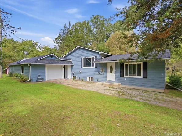 2791 Carpenter Rd, Lapeer, MI 48446